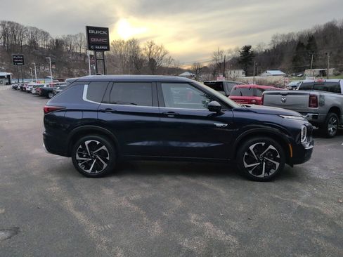 Used 2023 Mitsubishi Outlander SEL image 2