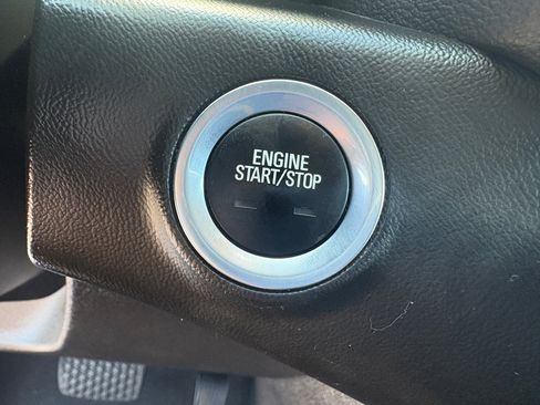 Used 2022 GMC Terrain SLE w/ Driver Convenience Package image 16