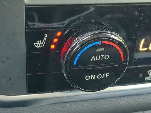 Certified 2025 Nissan Rogue SV image 22