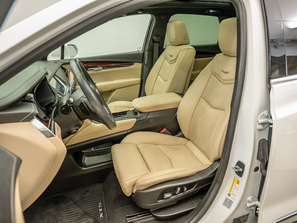 Used 2017 Cadillac XT5 Luxury w/ Driver Awareness Package FWD image 22