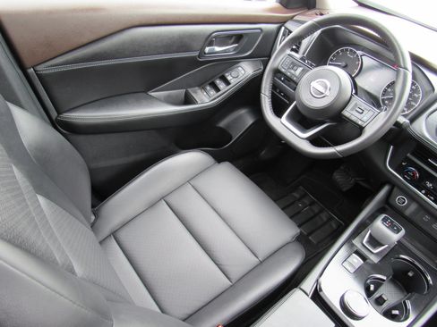 Used 2023 Nissan Rogue SV w/ SV Premium B Package image 36