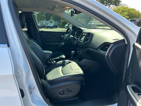 Used 2021 Jeep Cherokee Latitude Lux w/ Comfort/Convenience Group FWD image 39