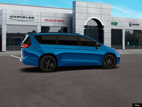 New 2026 Chrysler Pacifica Limited image 12
