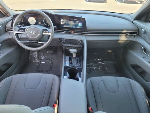 Used 2023 Hyundai Elantra SEL w/ Convenience Package FWD image 16