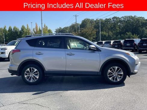 Used 2018 Toyota RAV4 LE AWD/4WD image 6