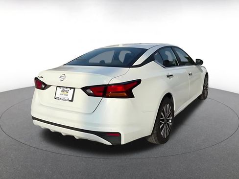 Used 2025 Nissan Altima 2.5 SV FWD image 14