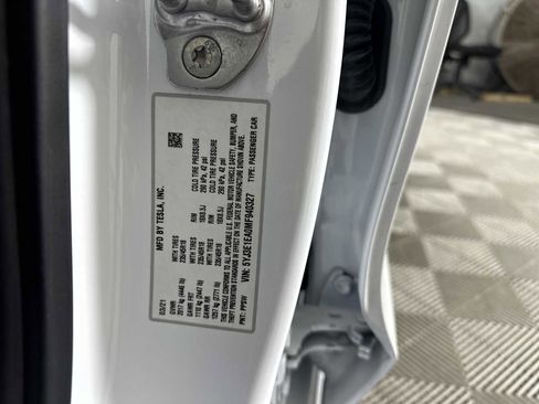 Used 2021 Tesla Model 3 Standard Range Plus image 38