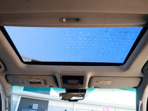 Used 2017 Toyota Land Cruiser image 31