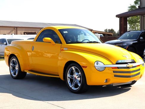 Used 2003 Chevrolet SSR w/ Preferred Equipment Group image 18