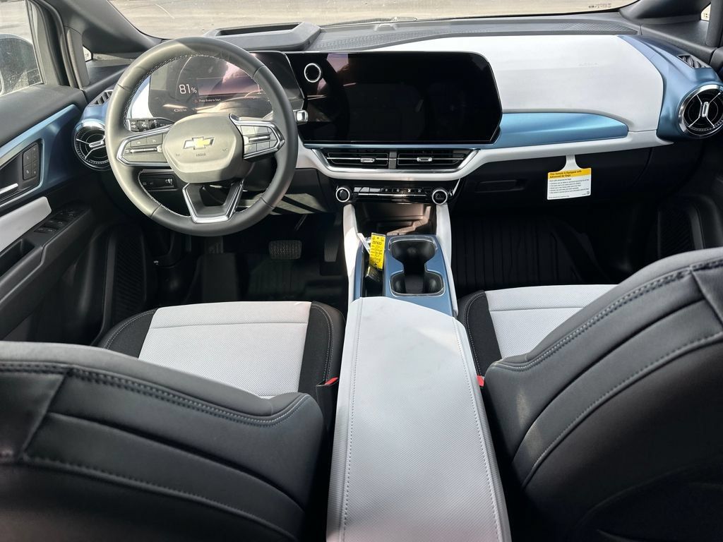 New 2026 Chevrolet Equinox EV LT w/ Convenience Package II AWD/4WD image 17