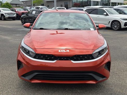 Used 2024 Kia Forte LXS w/ LXS Technology Package FWD image 2
