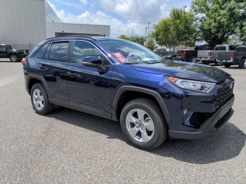 Used 2021 Toyota RAV4 XLE FWD image 2
