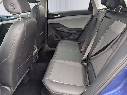 Used 2022 Volkswagen Taos SE image 12