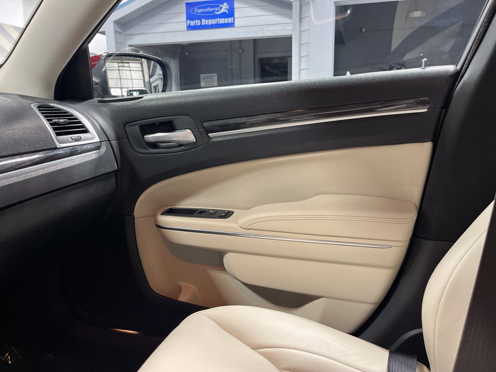 Used 2018 Chrysler 300 Touring L RWD image 16