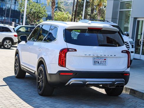 Used 2022 Kia Telluride EX w/ EX Premium Package FWD image 9