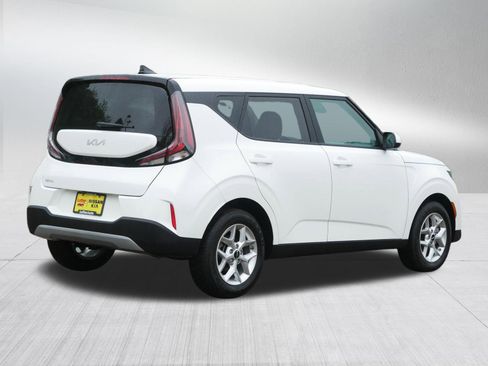Certified 2025 Kia Soul LX w/ LX Technology Package FWD image 7