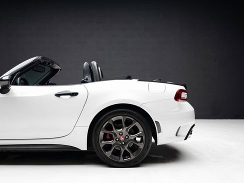 Used 2019 FIAT 124 Spider Abarth w/ Convenience Group RWD image 22