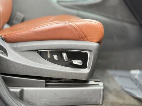 Used 2015 Cadillac Escalade Premium image 14