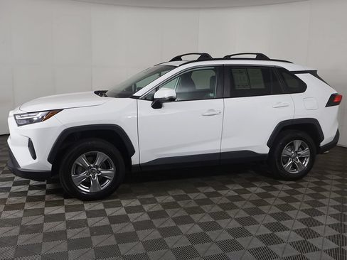 Used 2022 Toyota RAV4 XLE w/ Convenience Package AWD/4WD image 18