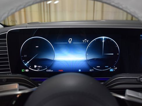 Used 2025 Mercedes-Benz Maybach GLS 600 4MATIC image 33