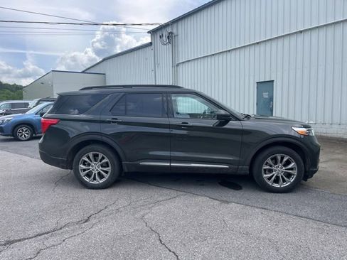 Used 2023 Ford Explorer XLT w/ Equipment Group 202A AWD/4WD image 4