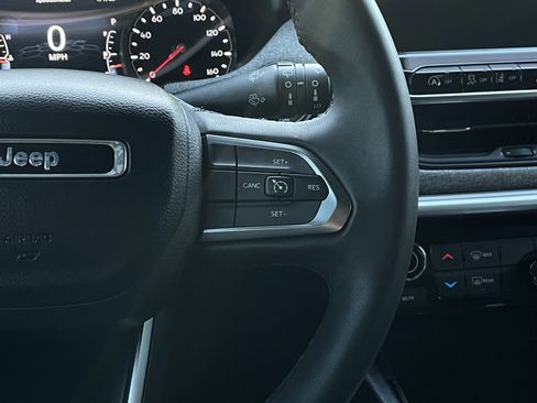 Used 2024 Jeep Compass Latitude image 14