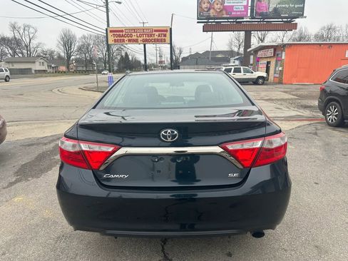 Used 2016 Toyota Camry SE image 3