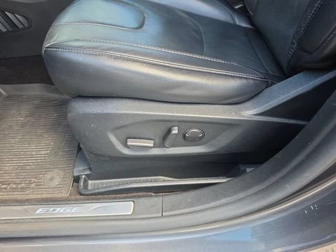 Used 2020 Ford Edge Titanium w/ Equipment Group 301A FWD image 17