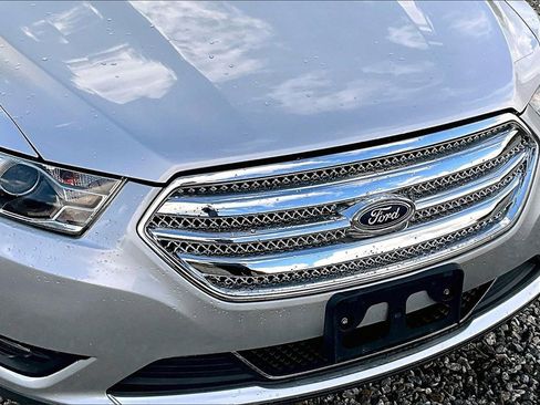 Used 2018 Ford Taurus Limited image 24