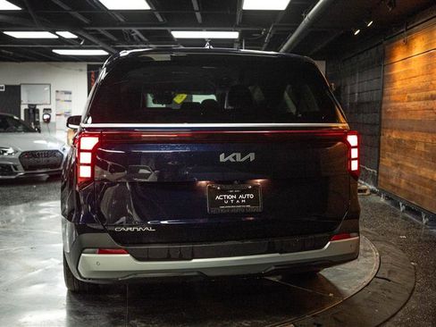 Used 2025 Kia Carnival LXS image 6