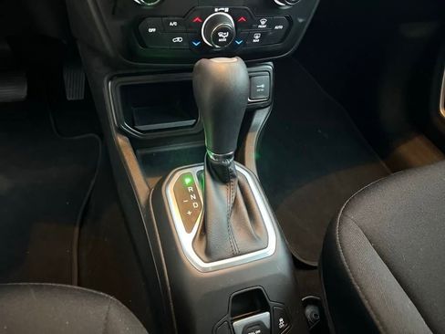 Used 2021 Jeep Renegade Latitude image 24