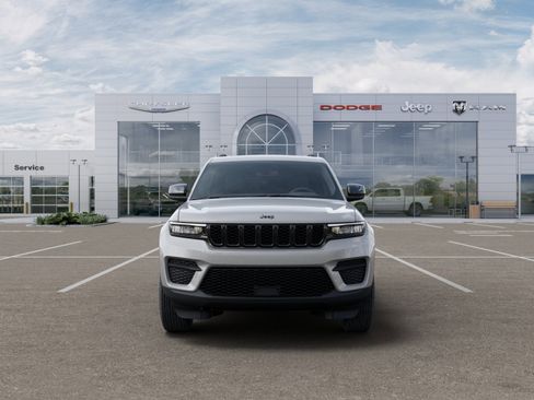 New 2025 Jeep Grand Cherokee Laredo image 7