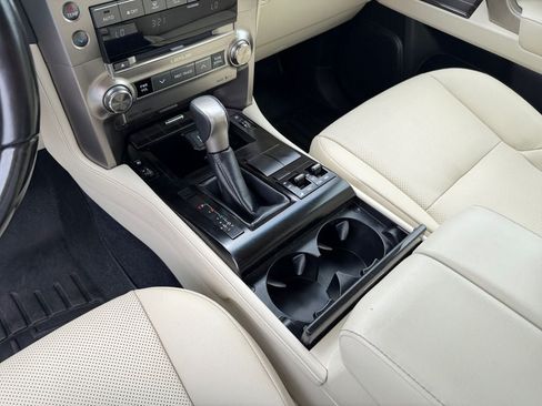 Used 2020 Lexus GX 460 Premium w/ Premium Package AWD/4WD image 18