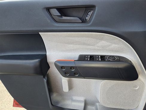 Used 2022 Ford Maverick XLT image 30