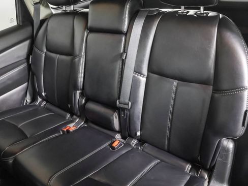 Used 2019 Nissan Pathfinder SL image 40