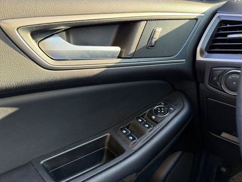 Used 2024 Ford Edge SEL image 16