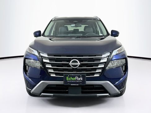 Used 2025 Nissan Rogue SL FWD image 2