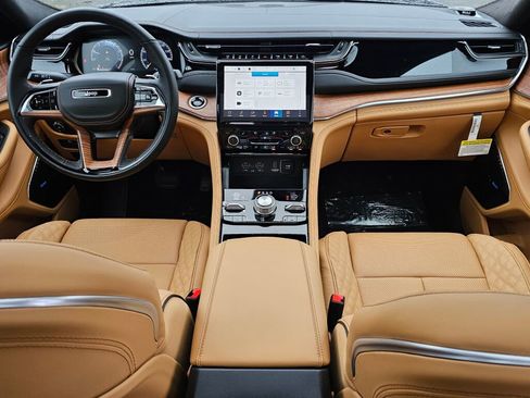 New 2025 Jeep Grand Cherokee Summit image 14