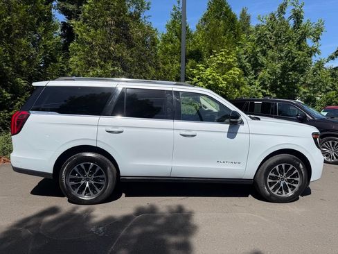Used 2025 Ford Expedition Platinum AWD/4WD image 5