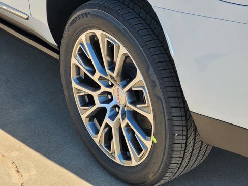 New 2026 GMC Yukon XL Denali w/ Denali Reserve Package image 5