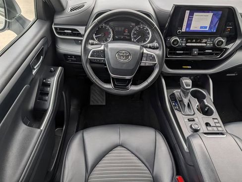 Used 2023 Toyota Highlander XSE AWD/4WD image 11