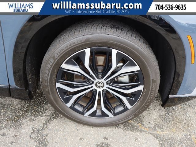 Used 2025 Toyota Crown Signia AWD/4WD image 36