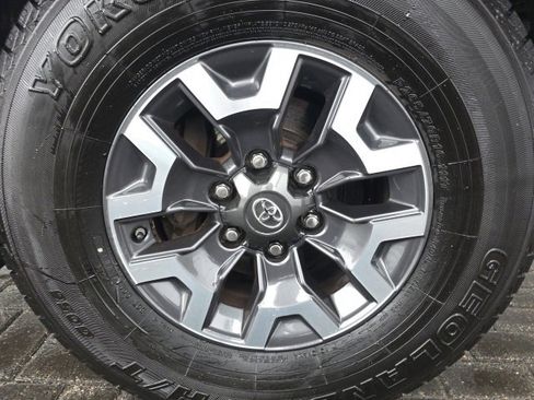 Used 2019 Toyota Tacoma Limited image 8