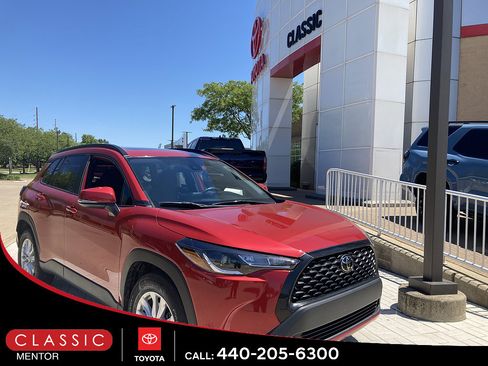 Used 2022 Toyota Corolla Cross LE w/ Moonroof Package AWD/4WD image 1