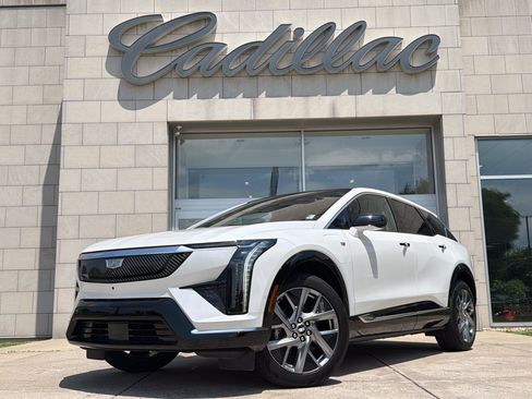 Used 2025 Cadillac Optiq Luxury 1 AWD/4WD image 11