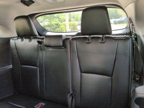 Used 2021 Toyota Highlander XLE FWD image 13