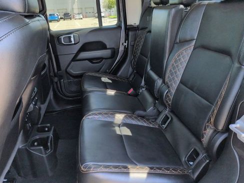 Used 2021 Jeep Gladiator Overland AWD/4WD image 14