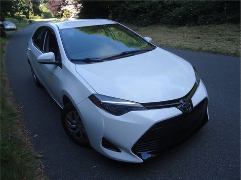 Used 2019 Toyota Corolla LE FWD image 4