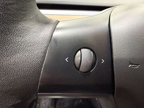 Used 2022 Tesla Model Y Performance image 26