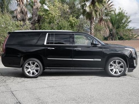 Used 2017 Cadillac Escalade ESV Premium Luxury image 37